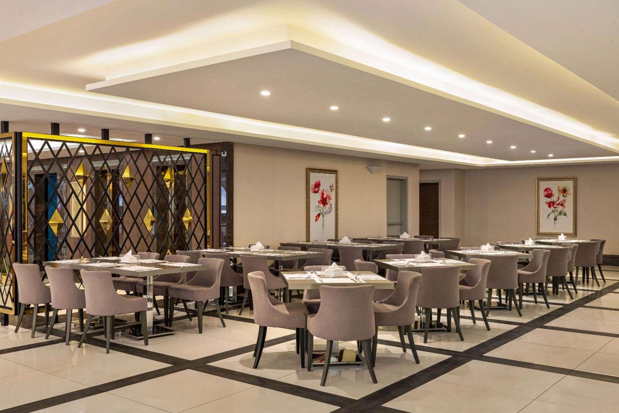 Ramada By Wyndham Makkah Zad Al Tayseer Mekka Buitenkant foto